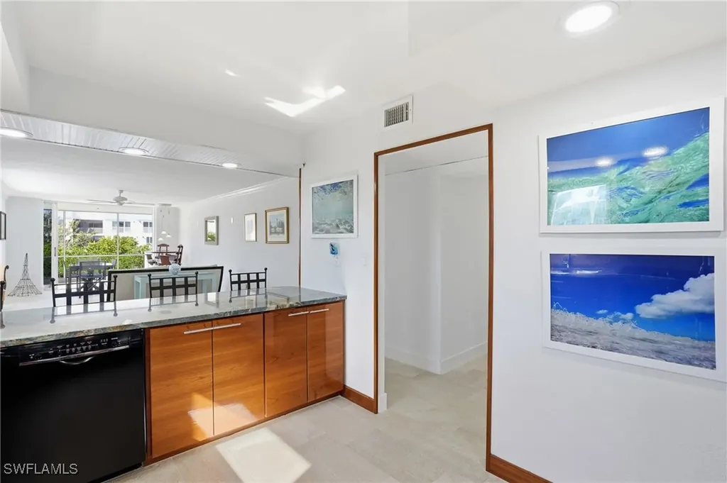 200 Periwinkle Way Sanibel FL 33957