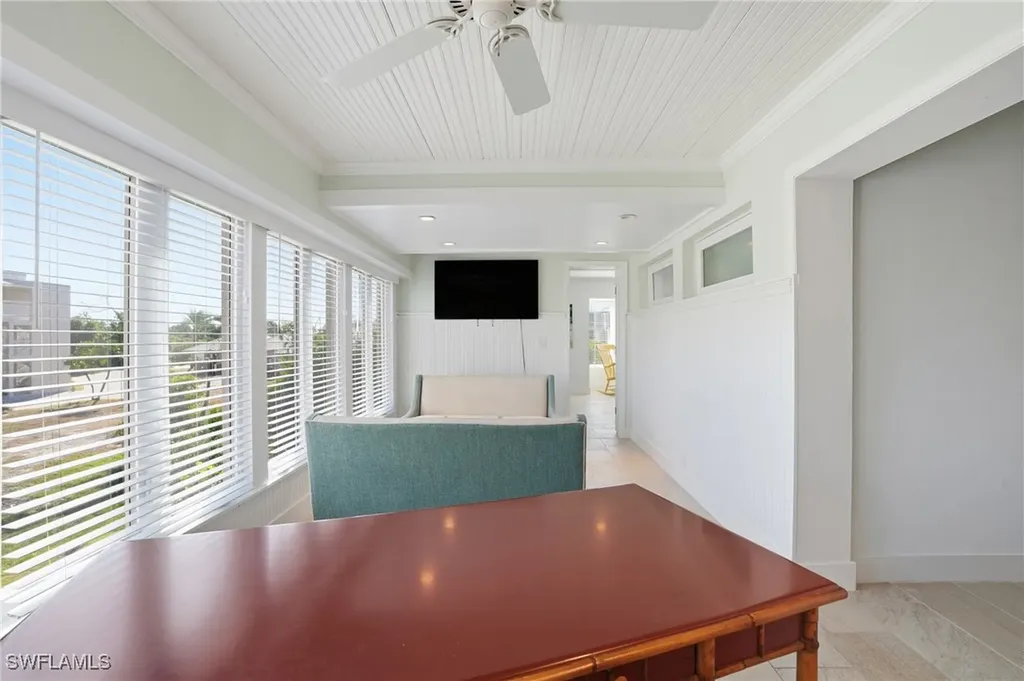 200 Periwinkle Way Sanibel FL 33957