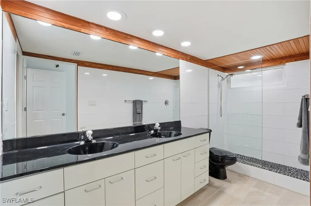 200 Periwinkle Way Sanibel FL 33957