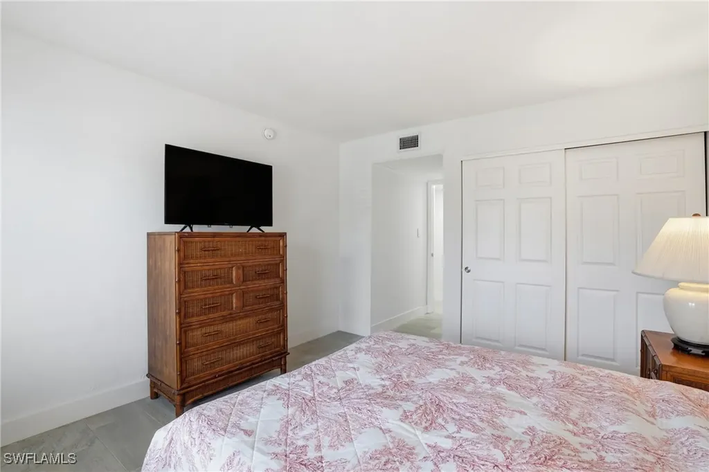 200 Periwinkle Way Sanibel FL 33957