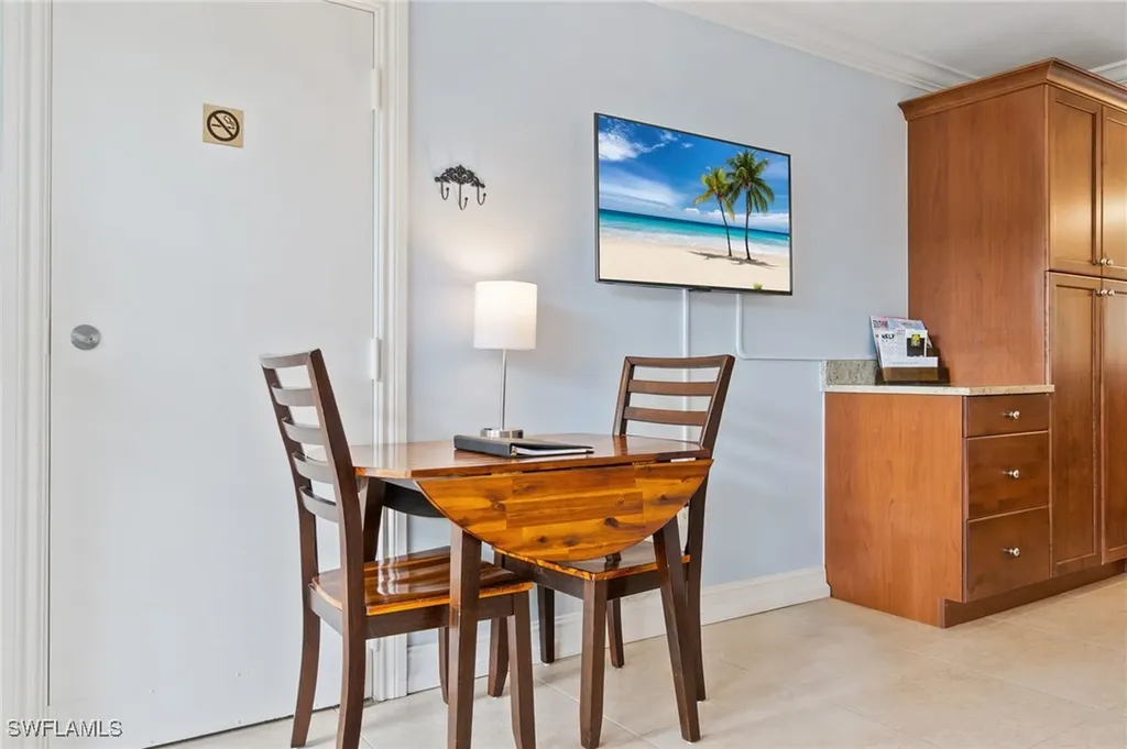 2555 Tamiami Trail N Naples FL 34103