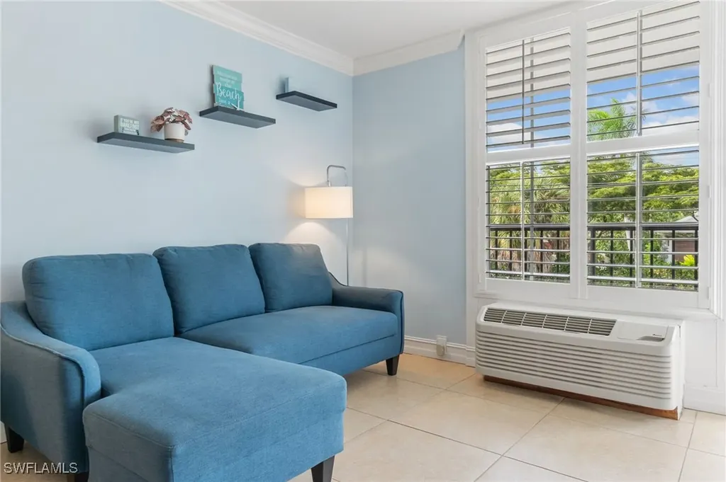 2555 Tamiami Trail N Naples FL 34103