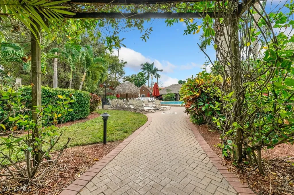 2555 Tamiami Trail N Naples FL 34103