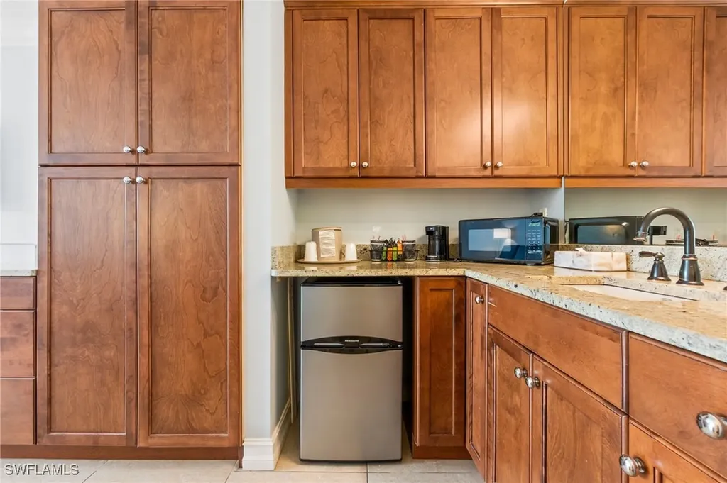 2555 Tamiami Trail N Naples FL 34103