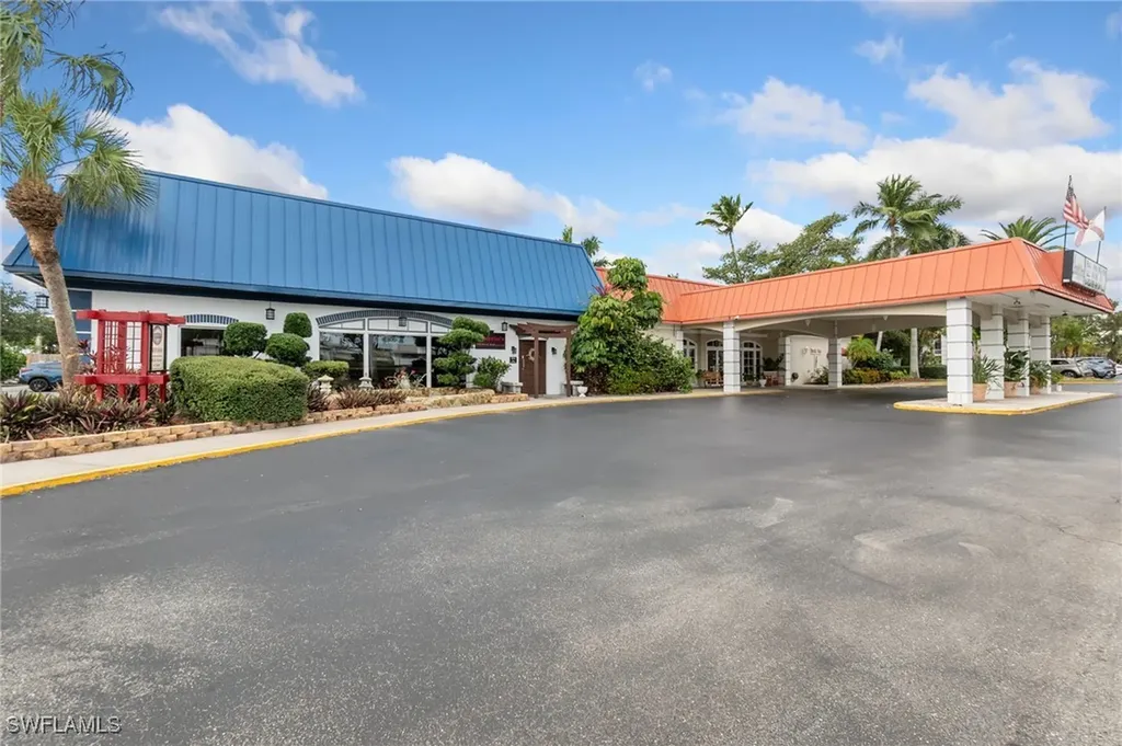 2555 Tamiami Trail N Naples FL 34103