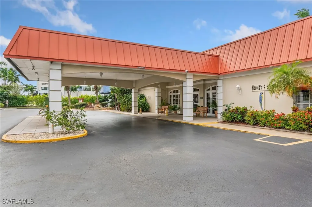 2555 Tamiami Trail N Naples FL 34103