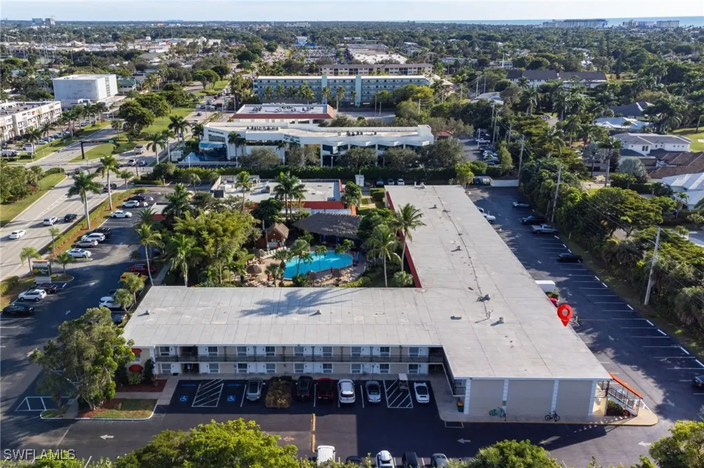 2555 Tamiami Trail N Naples FL 34103
