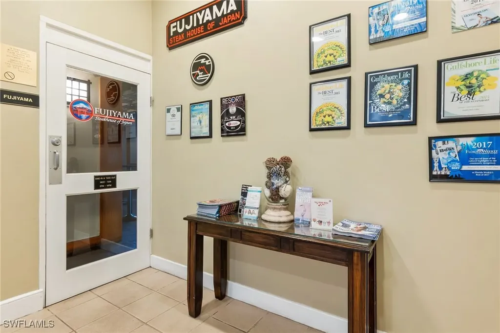 2555 Tamiami Trail N Naples FL 34103