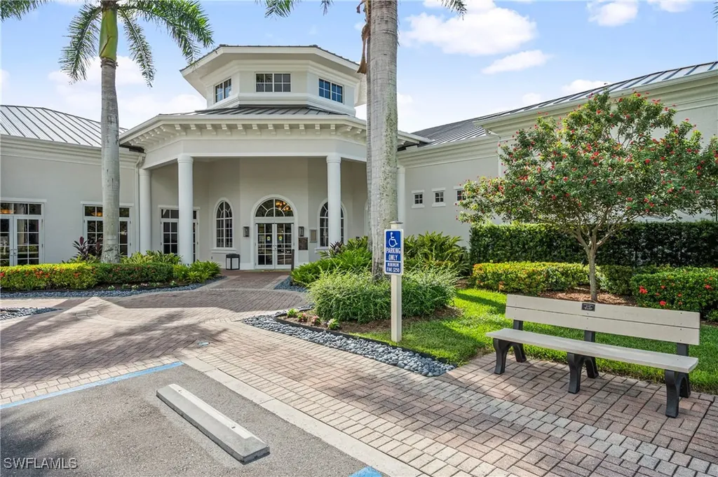 1742 Marsh Run Naples FL 34109