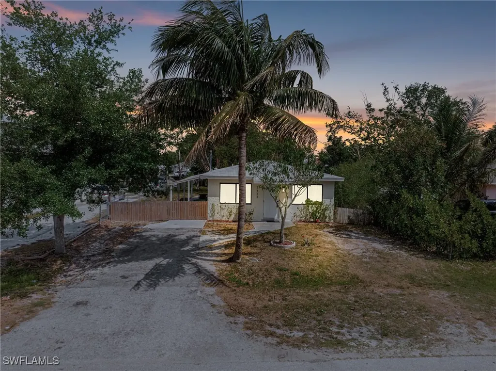 Naples FL, 3433 Hibiscus Avenue