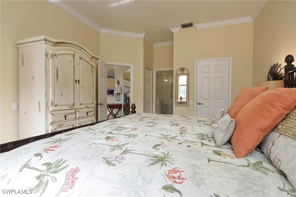 400 L Ambiance Circle Naples FL 34108
