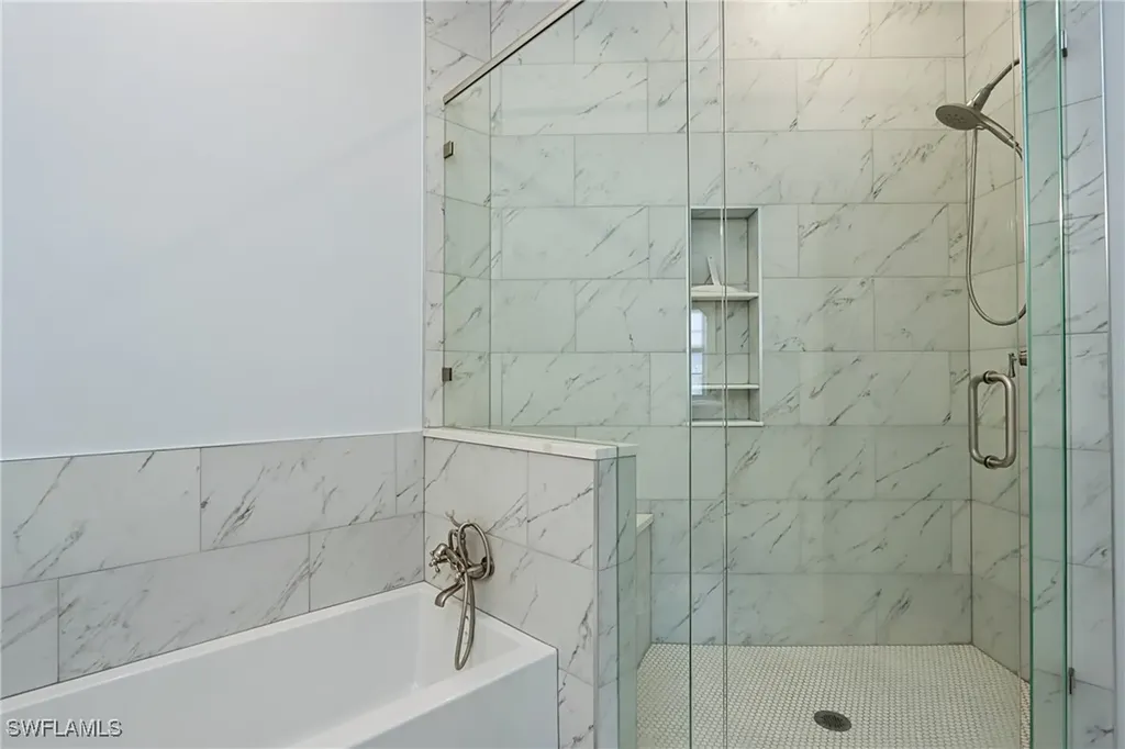 400 L Ambiance Circle Naples FL 34108