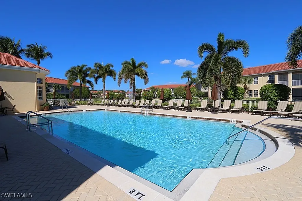 400 L Ambiance Circle Naples FL 34108
