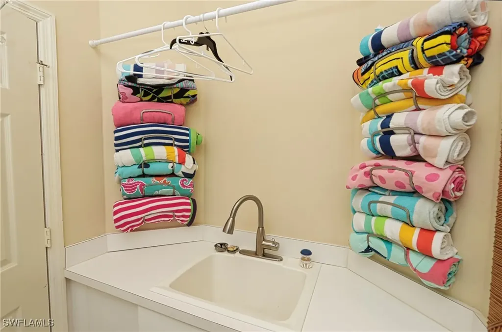 400 L Ambiance Circle Naples FL 34108