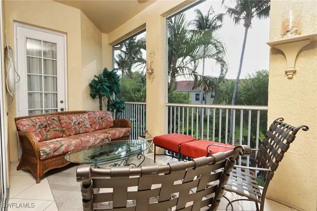 400 L Ambiance Circle Naples FL 34108