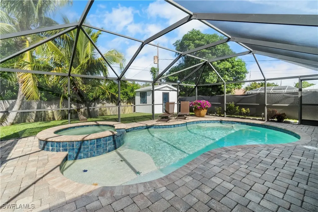 659 108th Avenue N Naples FL 34108