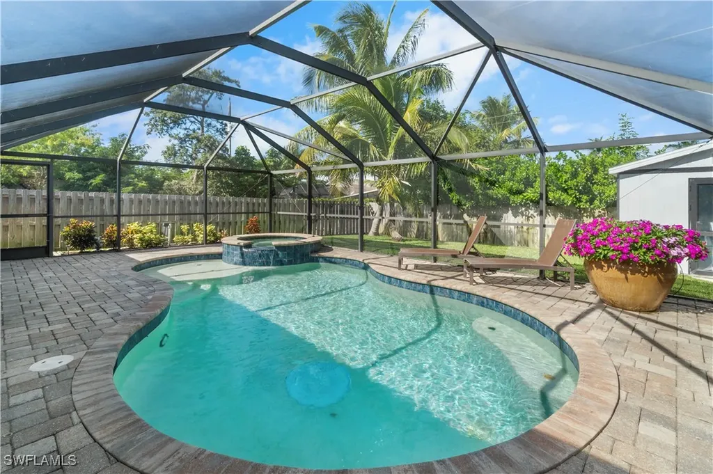 659 108th Avenue N Naples FL 34108