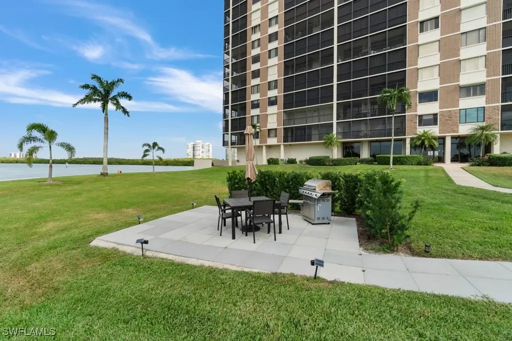 17 Bluebill Avenue Naples FL 34108