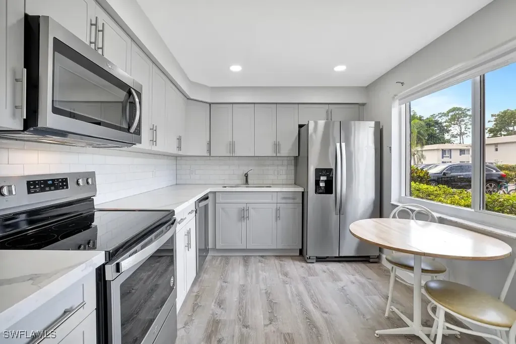 Naples FL, 250 Candycane Lane, Unit 1013