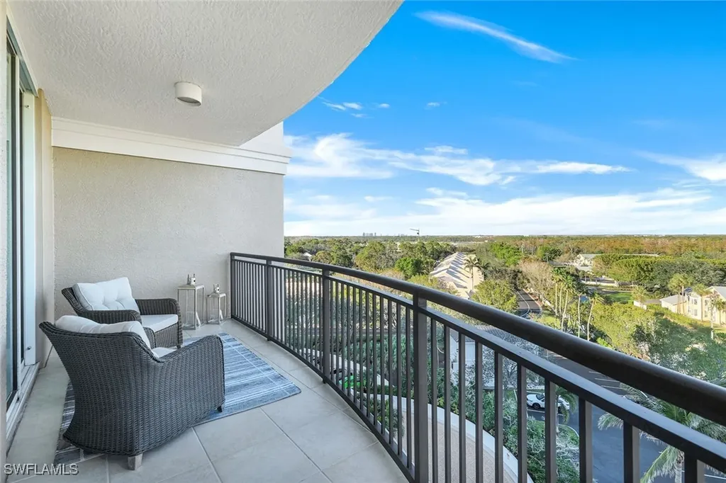 455 Cove Tower Drive Naples FL 34110