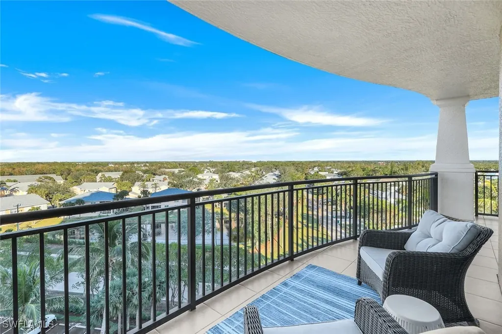 455 Cove Tower Drive Naples FL 34110