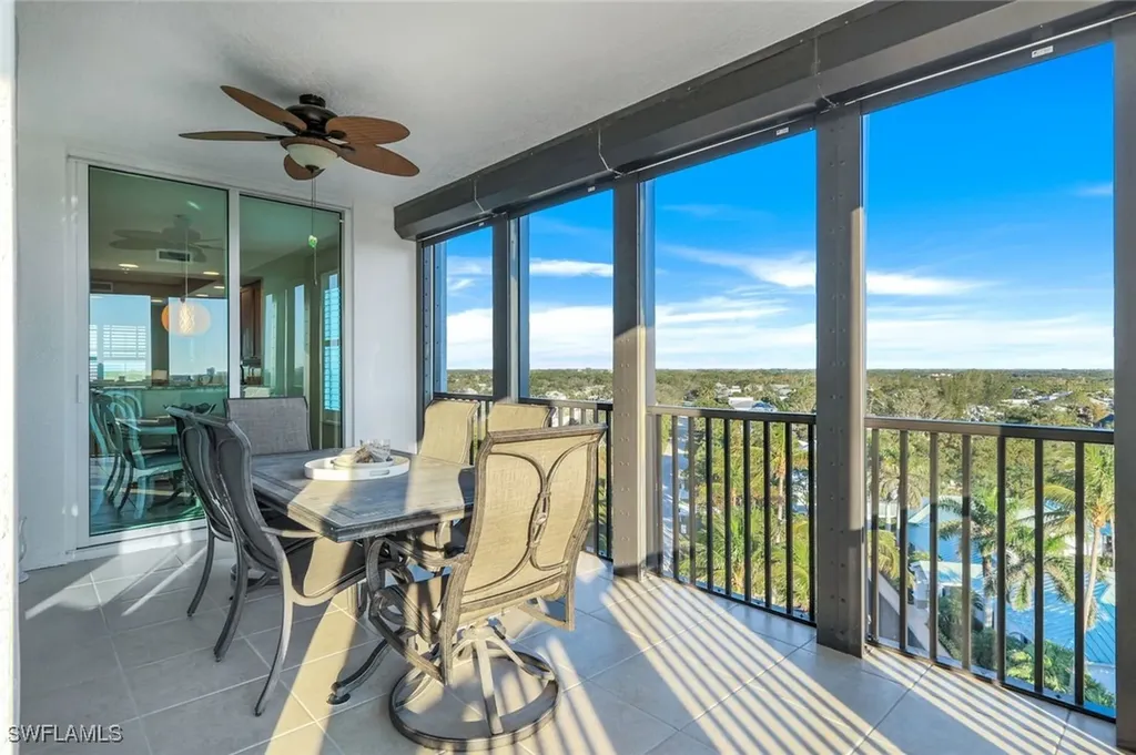 455 Cove Tower Drive Naples FL 34110