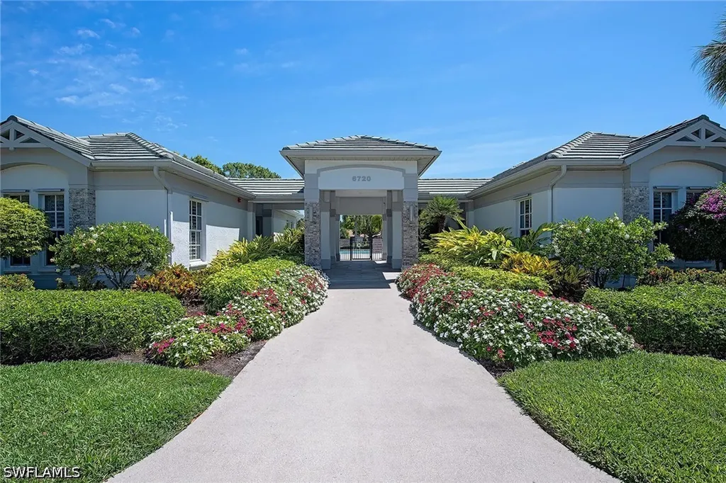 6572 Chestnut Circle Naples FL 34109