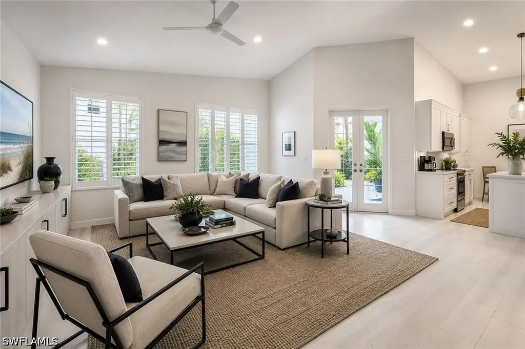 6572 Chestnut Circle Naples FL 34109