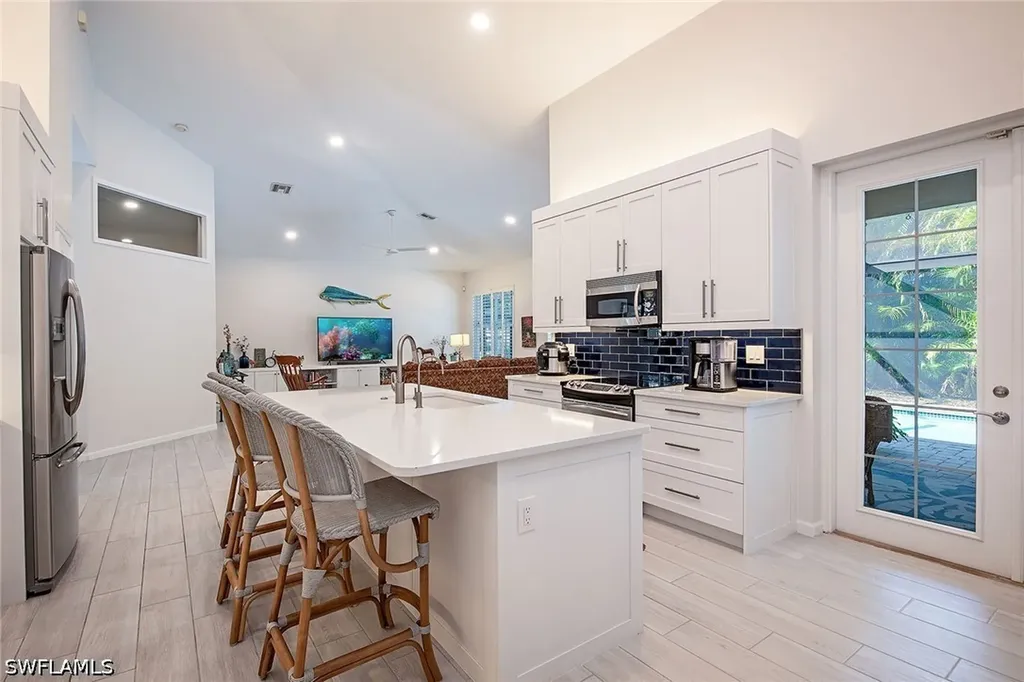 6572 Chestnut Circle Naples FL 34109