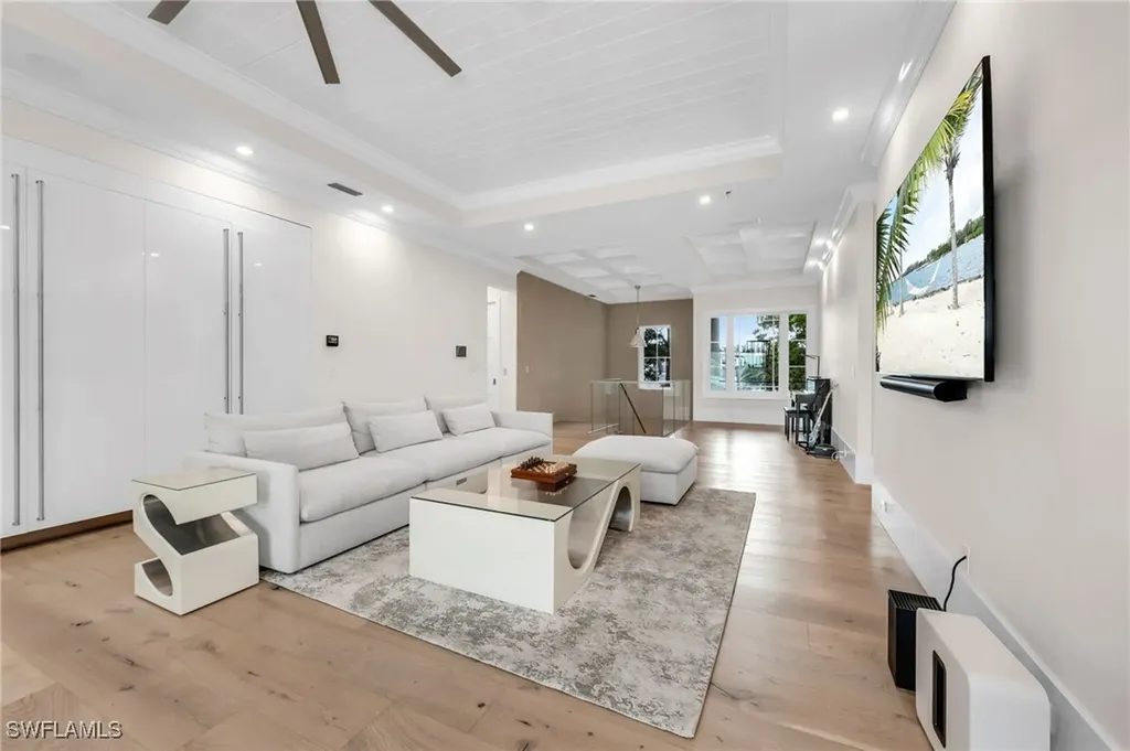 3190 Crayton Road Naples FL 34103