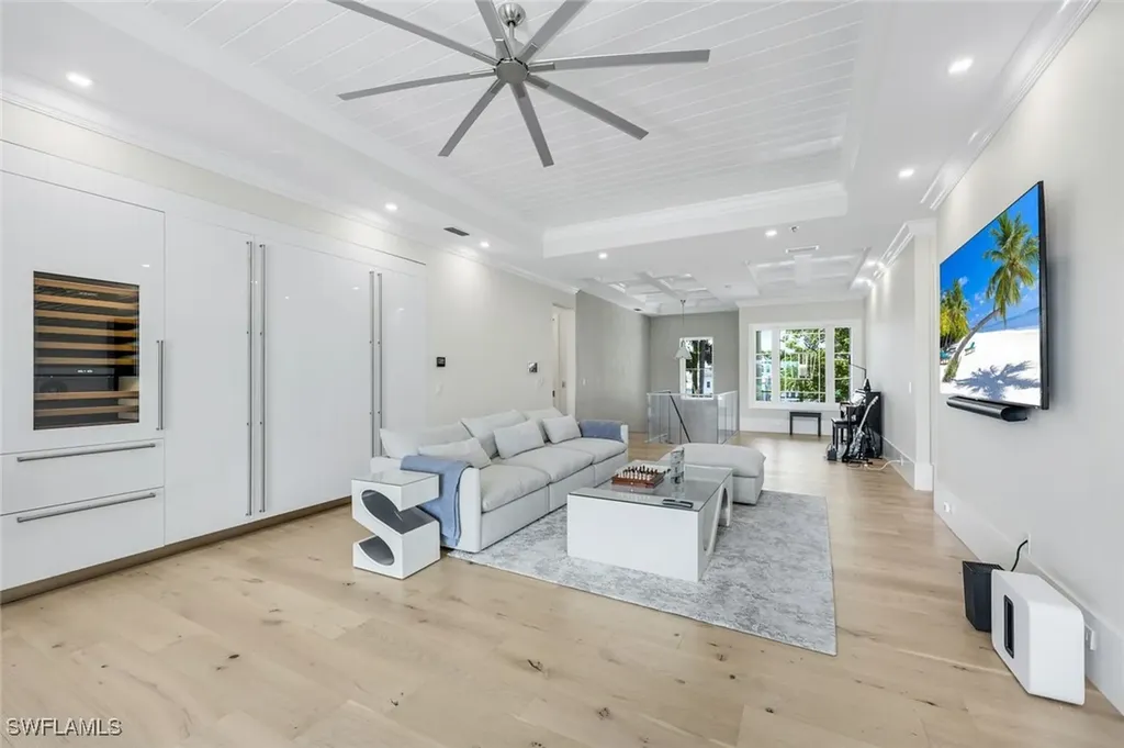 3190 Crayton Road Naples FL 34103