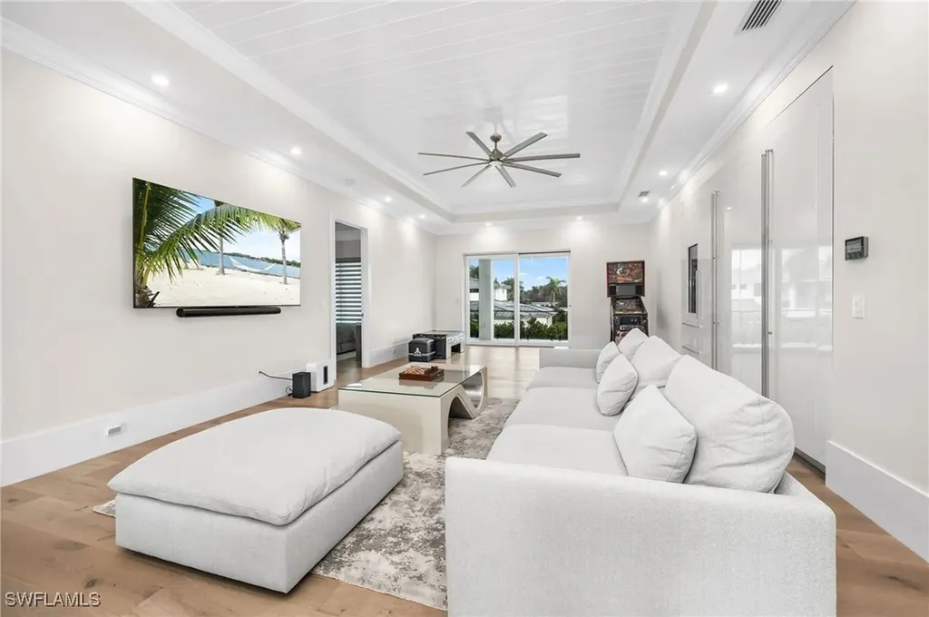 3190 Crayton Road Naples FL 34103