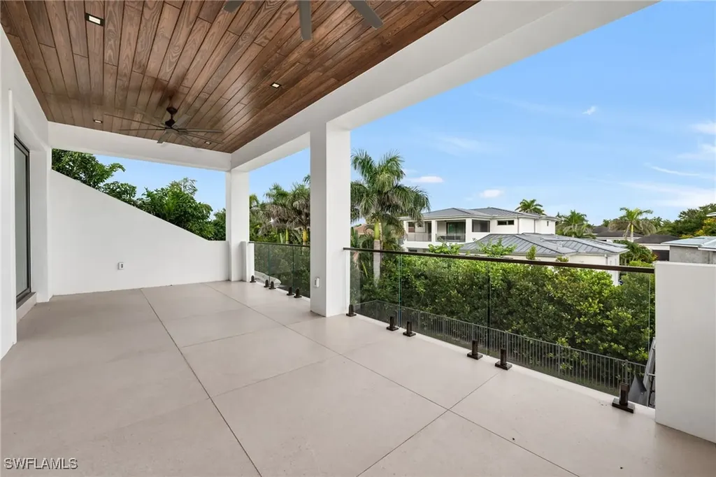3190 Crayton Road Naples FL 34103