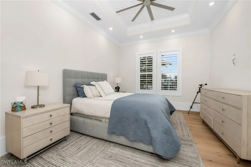 3190 Crayton Road Naples FL 34103