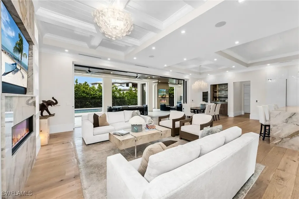 3190 Crayton Road Naples FL 34103