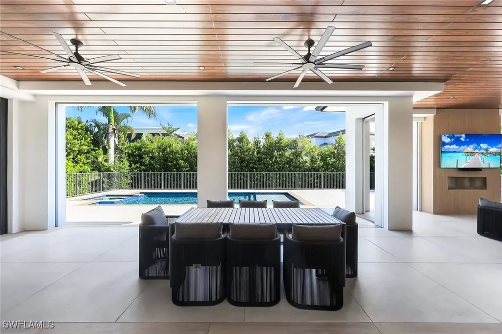 3190 Crayton Road Naples FL 34103