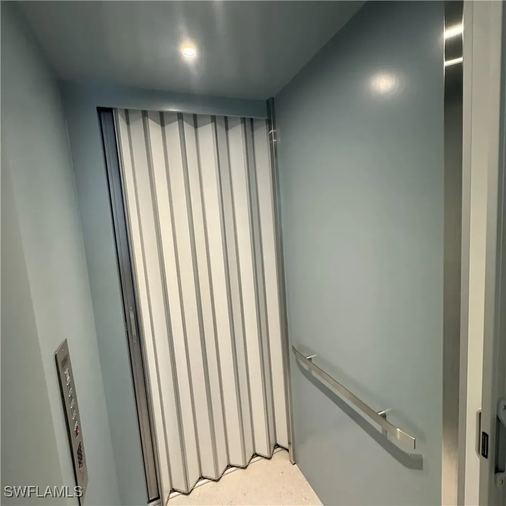3190 Crayton Road Naples FL 34103