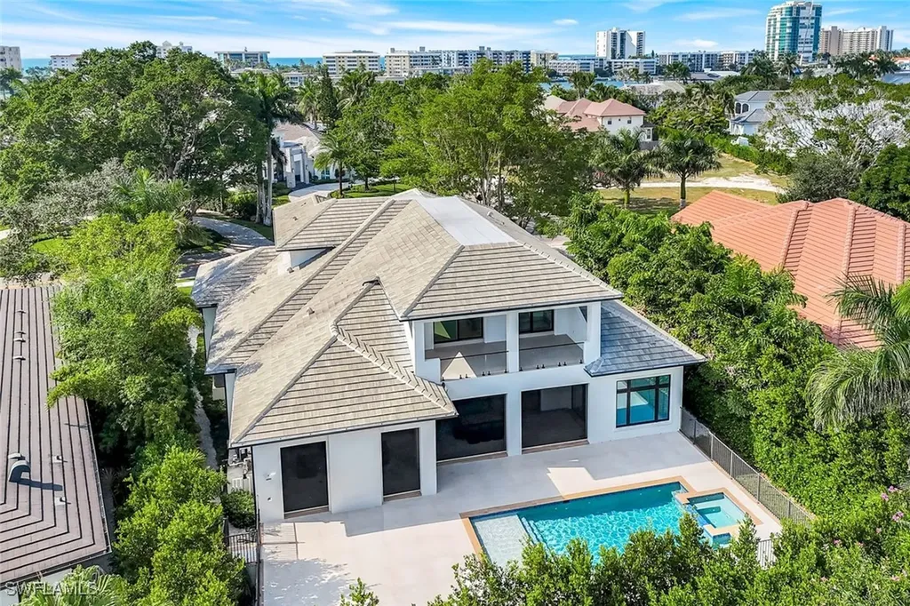 3190 Crayton Road Naples FL 34103