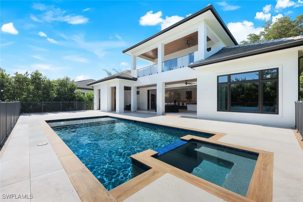 3190 Crayton Road Naples FL 34103