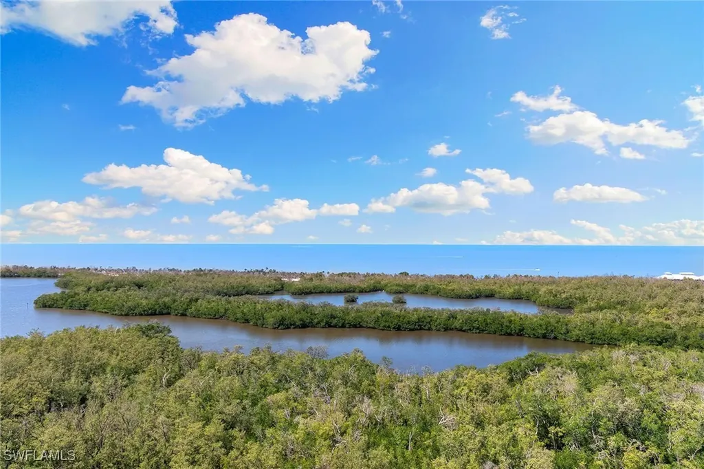 6897 Grenadier Boulevard Naples FL 34108