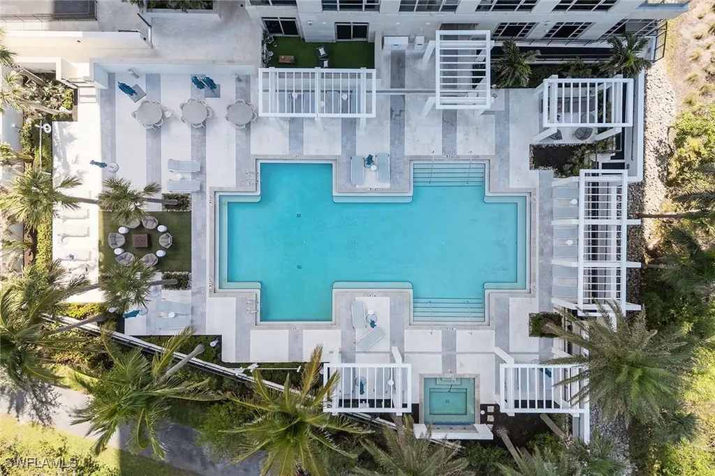 6897 Grenadier Boulevard Naples FL 34108