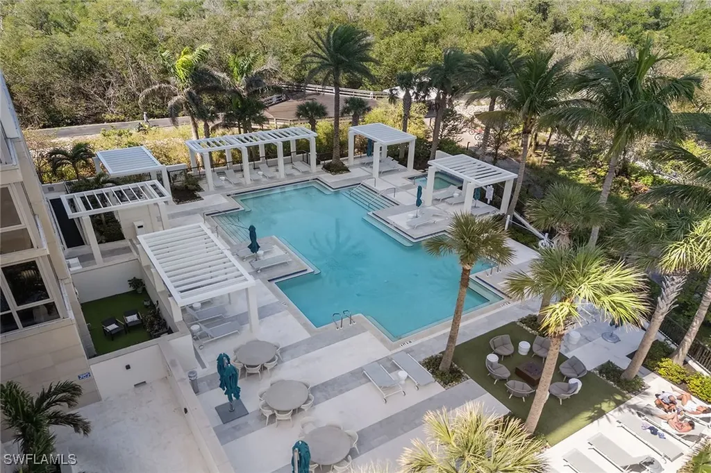 6897 Grenadier Boulevard Naples FL 34108