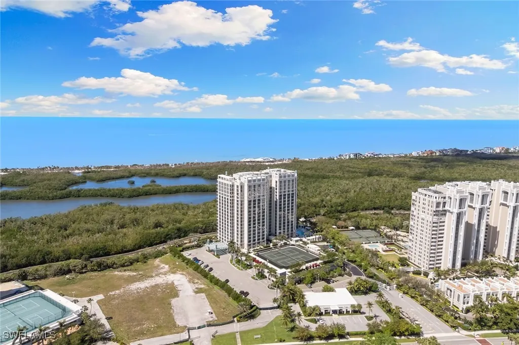 6897 Grenadier Boulevard Naples FL 34108