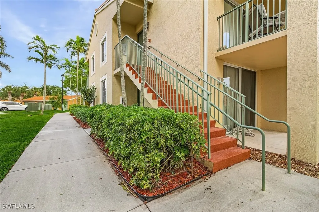 1180 Wildwood Lakes Boulevard Naples FL 34104