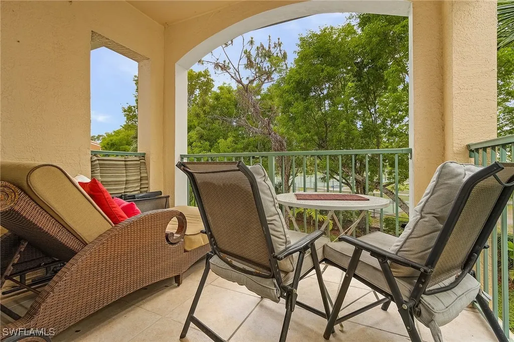 1180 Wildwood Lakes Boulevard Naples FL 34104