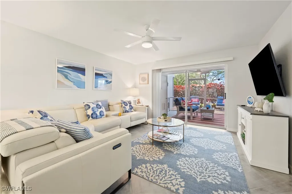 585 Club Side Drive Naples FL 34110