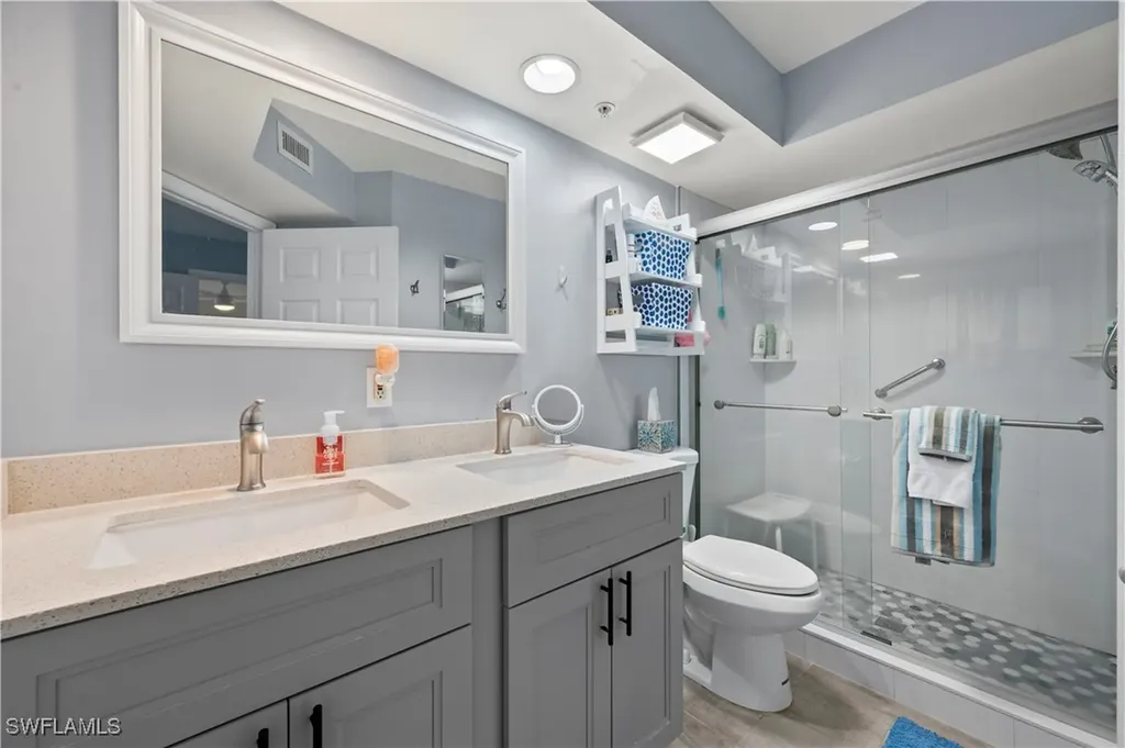 585 Club Side Drive Naples FL 34110