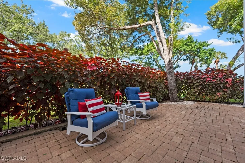 585 Club Side Drive Naples FL 34110