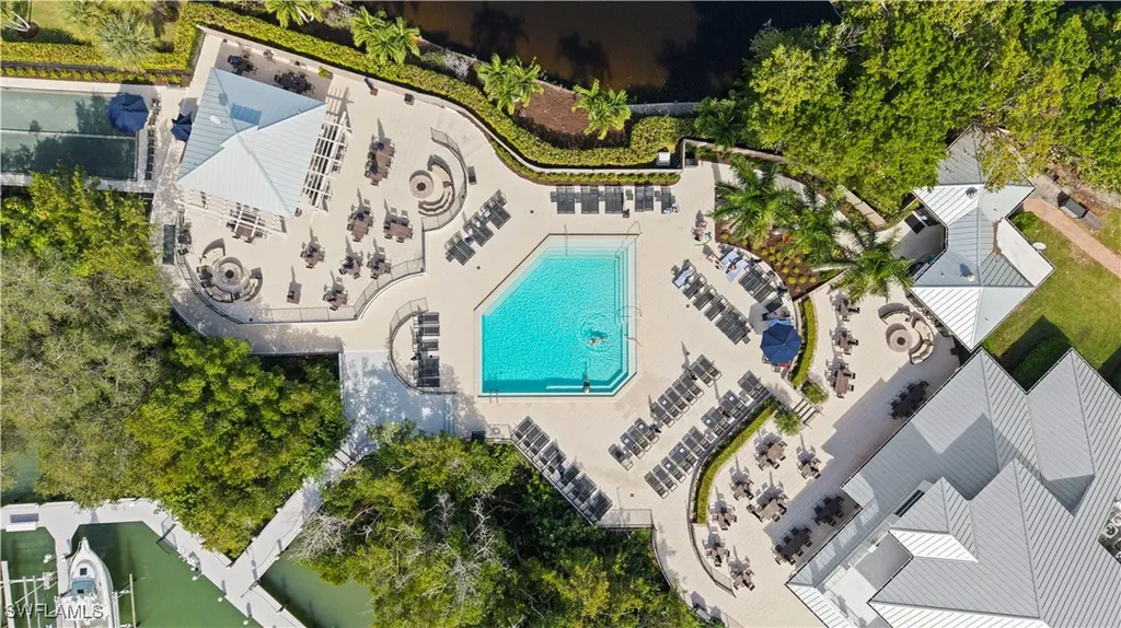 585 Club Side Drive Naples FL 34110