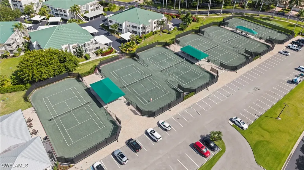 585 Club Side Drive Naples FL 34110